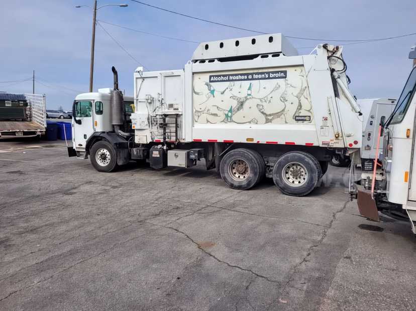 2017 Peterbilt Heil Automated Side Loader — photo 4