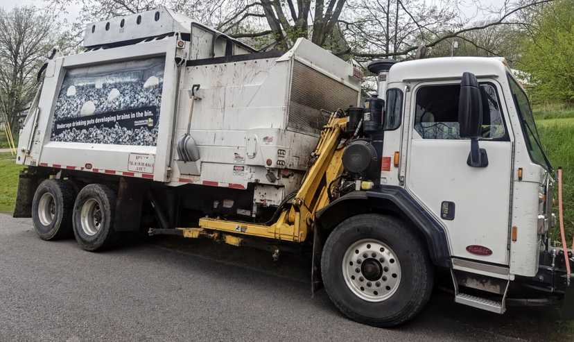 2017 Peterbilt Heil Automated Side Loader — photo 3