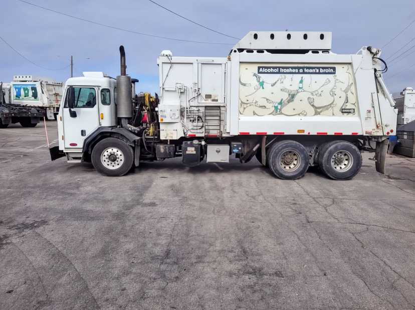 2017 Peterbilt Heil Automated Side Loader