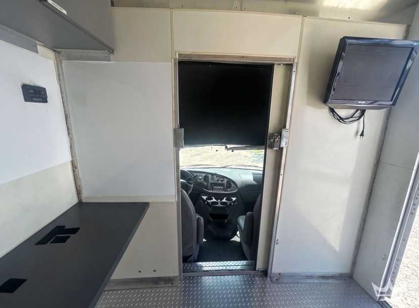 2007 Loaded SWAT Vehicle — photo 4