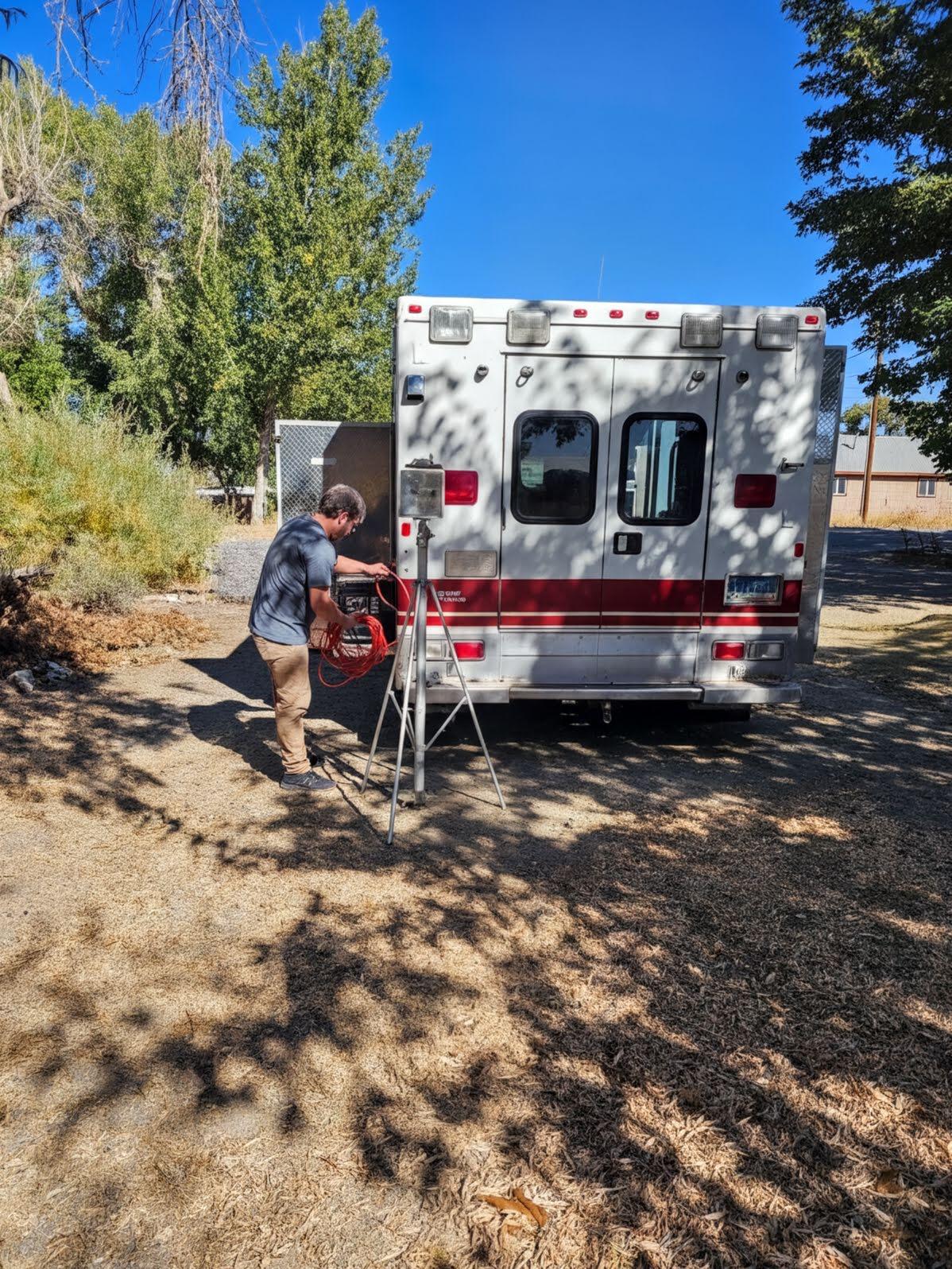 1995 International 4700 Type I Ambulance - image 4