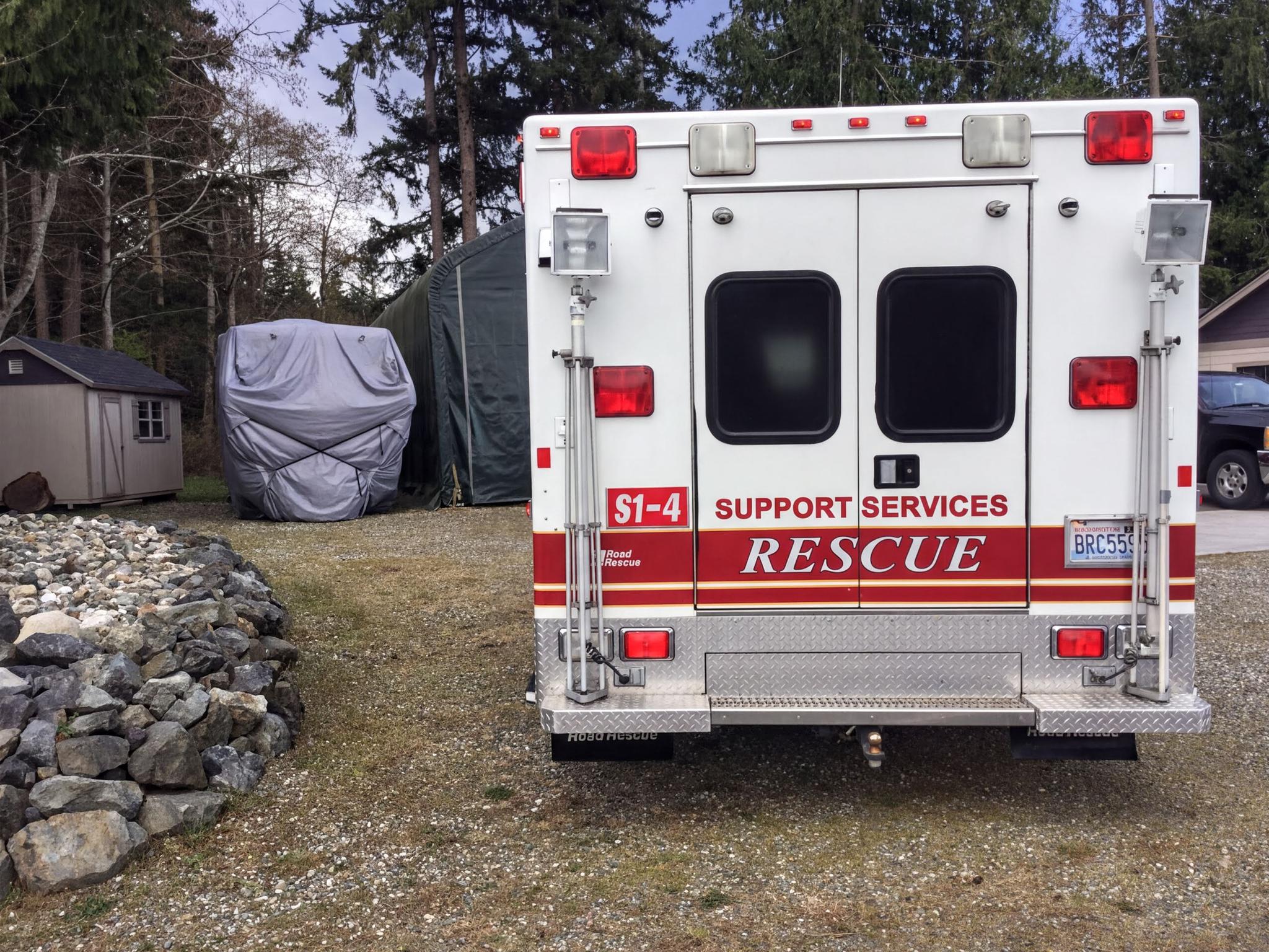 1995 International 4700 Type I Ambulance - image 5
