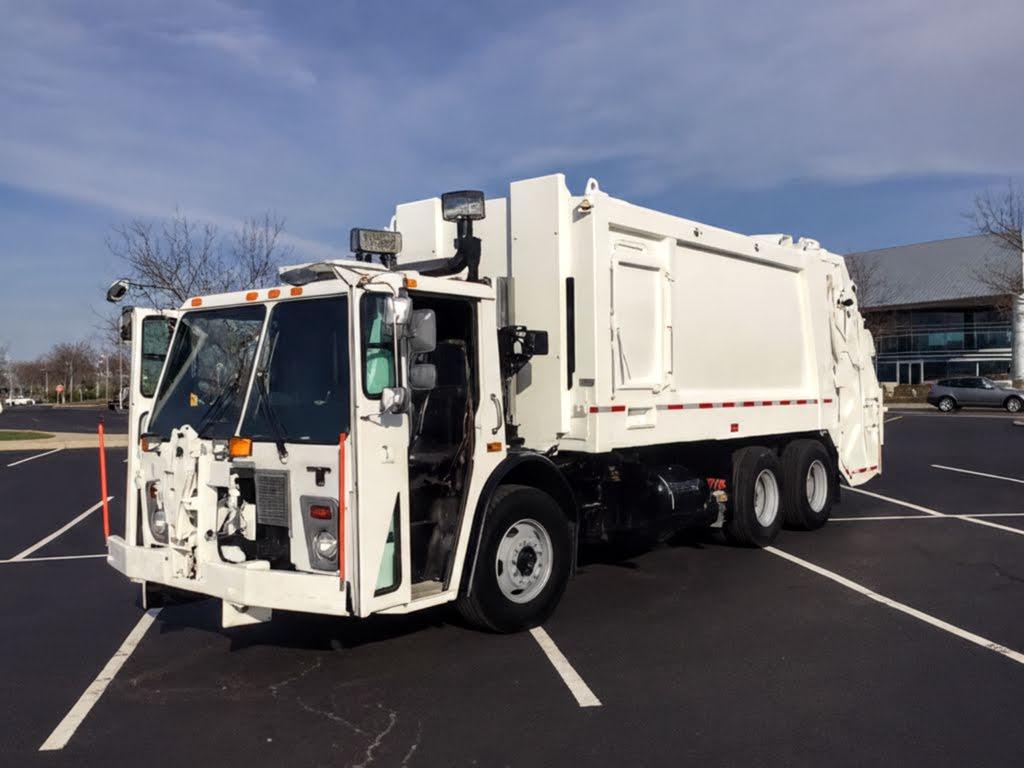 2015 Mack Heil Rear Loader - image 4