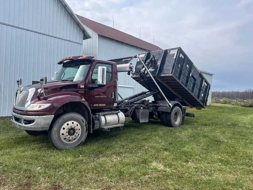 2021 International Hooklift — photo 2