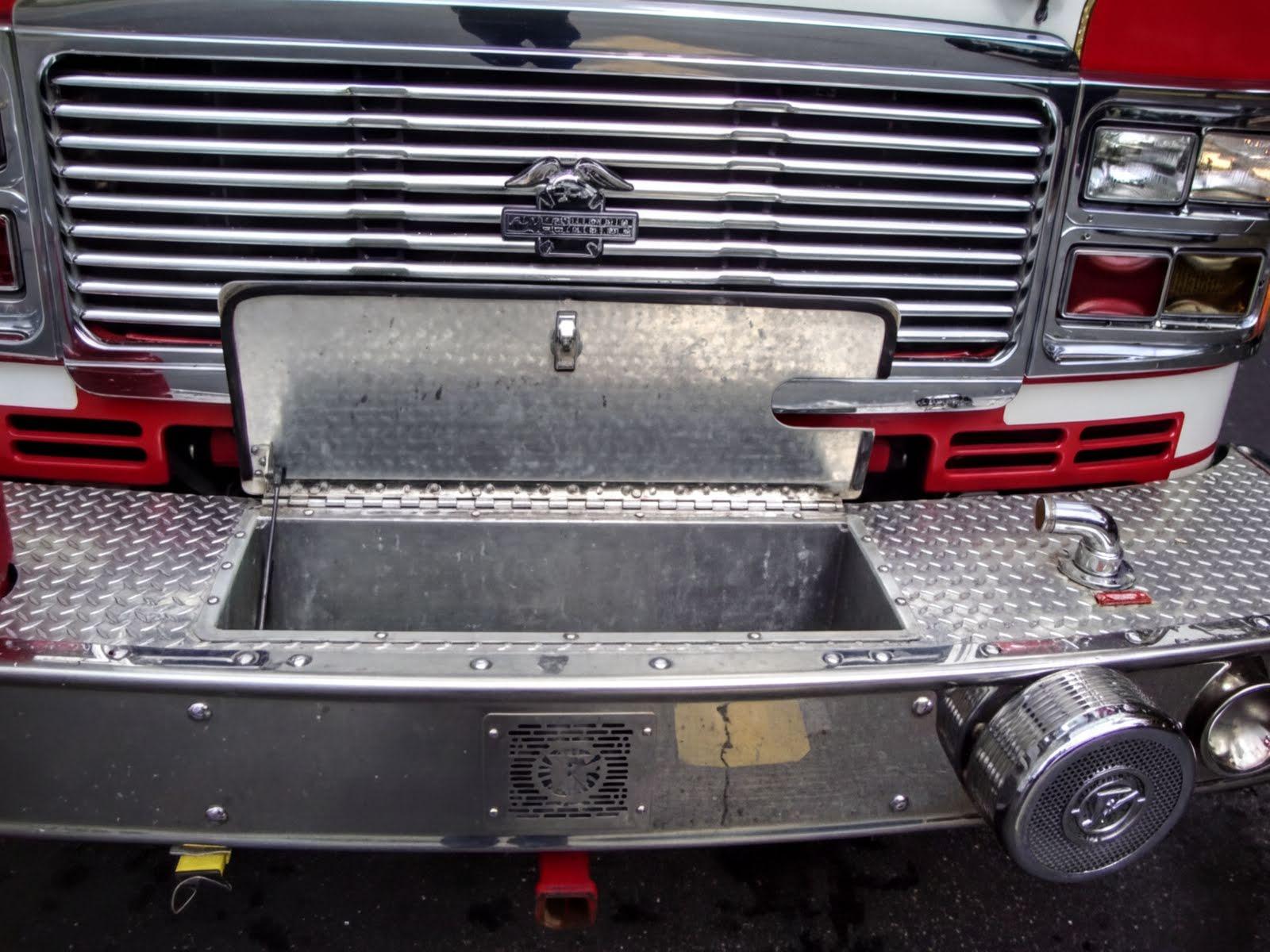 2007 American LaFrance Metropolitan Pumper Tanker - image 3