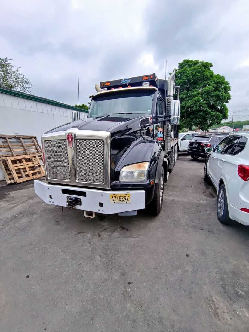 2023 Kenworth T880 Dump Truck — photo 4