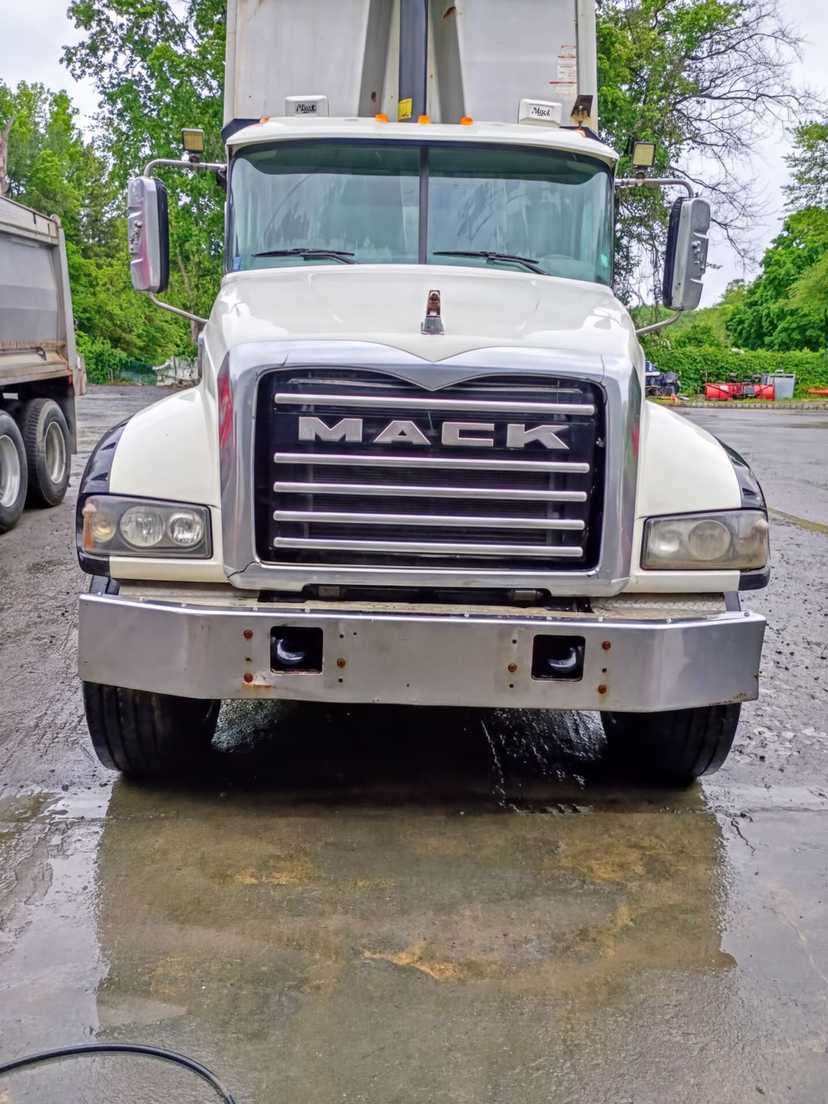 2015 Mack Dump Truck
