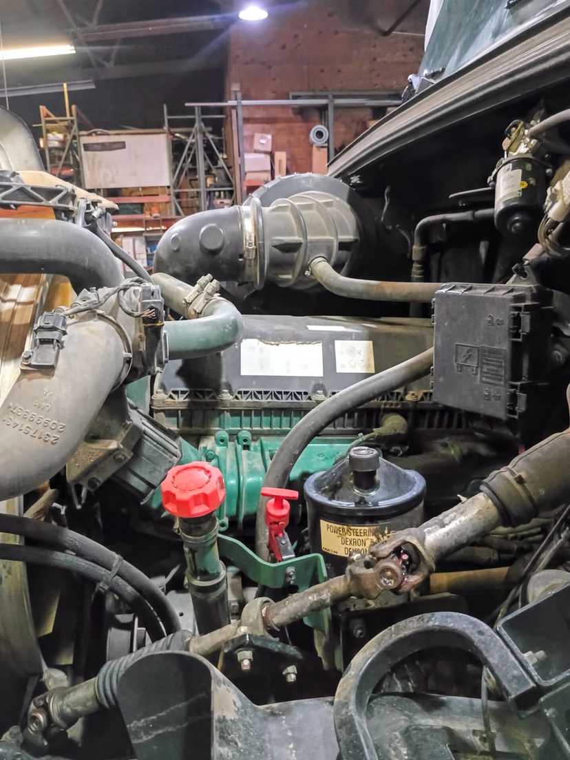 2020 Volvo Dump Truck — photo 5