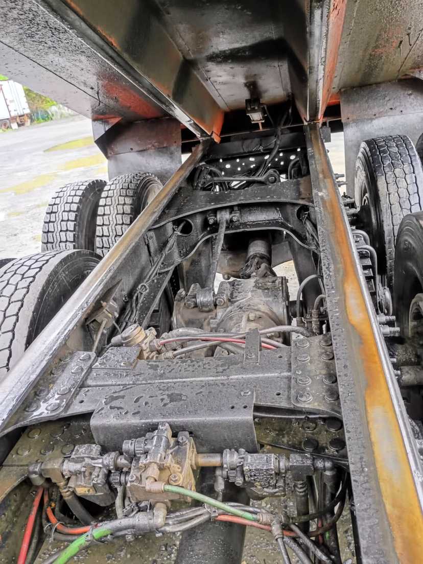 2017 Mack Dump Truck — photo 5