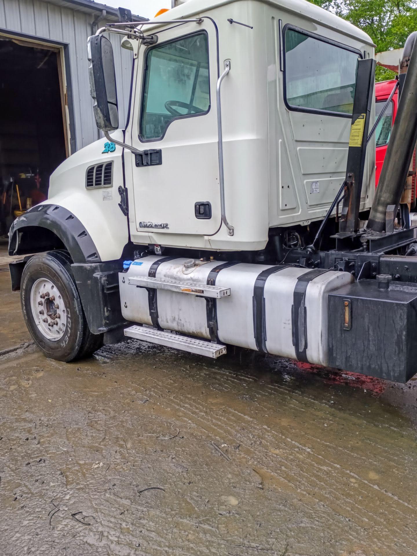 2015 Mack Dump Truck - image 2