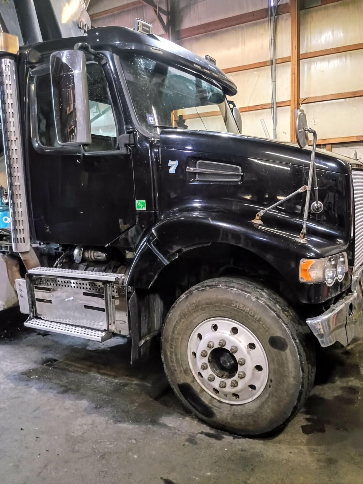 2020 Volvo Dump Truck - image 3