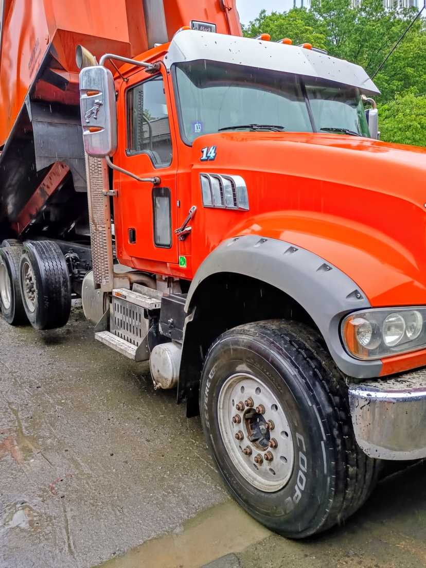 2017 Mack Dump Truck
