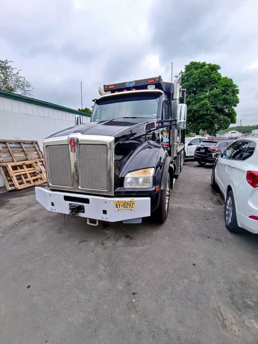 2023 Kenworth T880 Dump Truck — photo 5