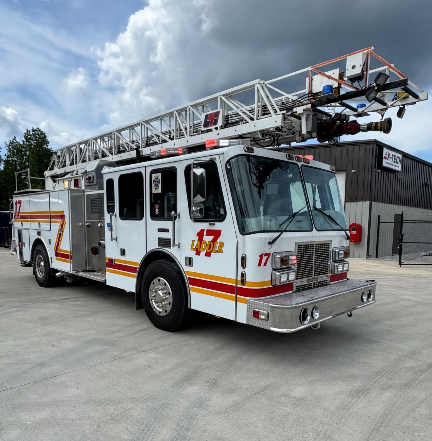 1994 SIMON DUPLEX 75' LADDER/PUMPER - image 1