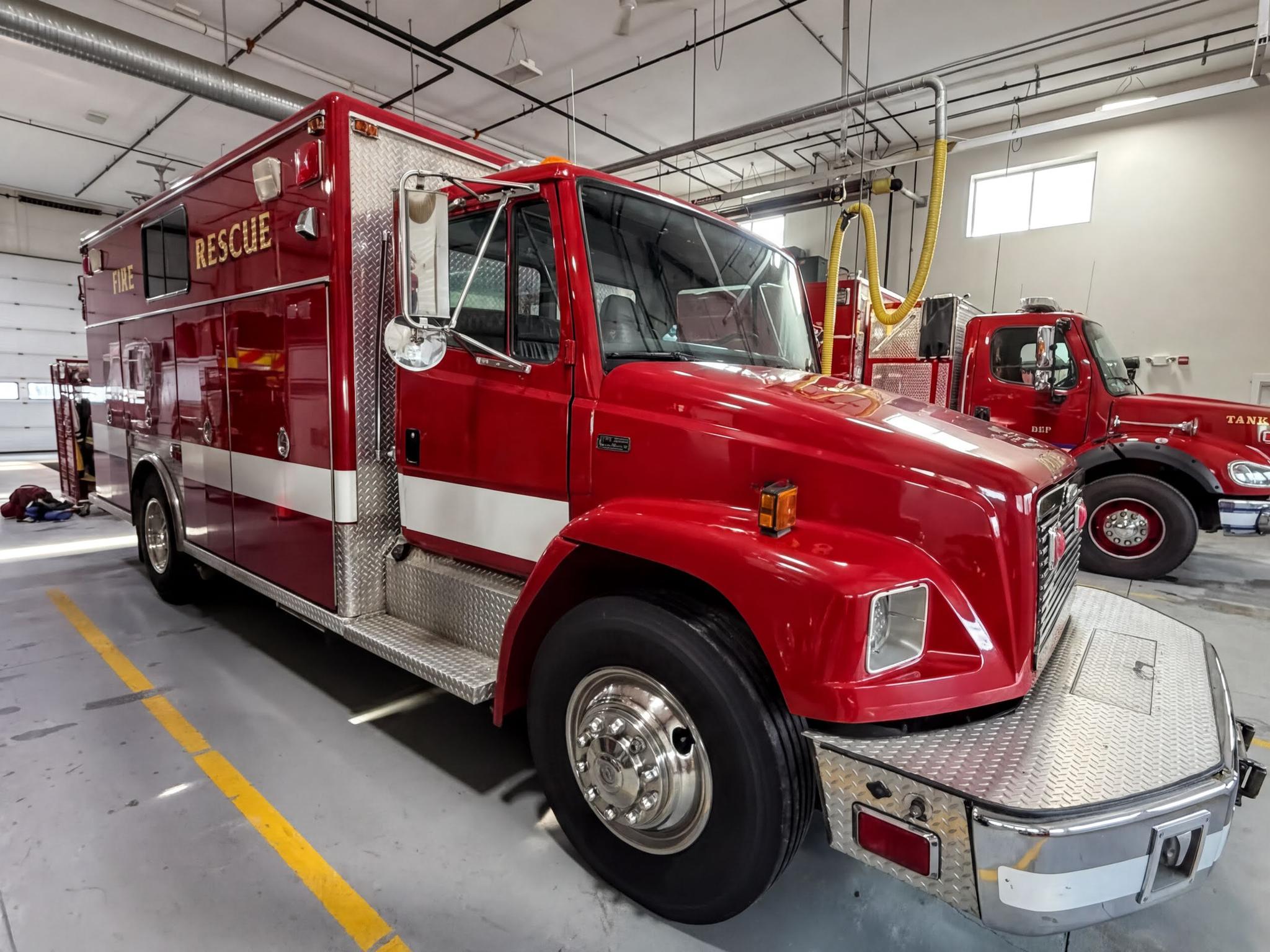 1999 Freightliner FL-70 Heavy Rescue - image 3