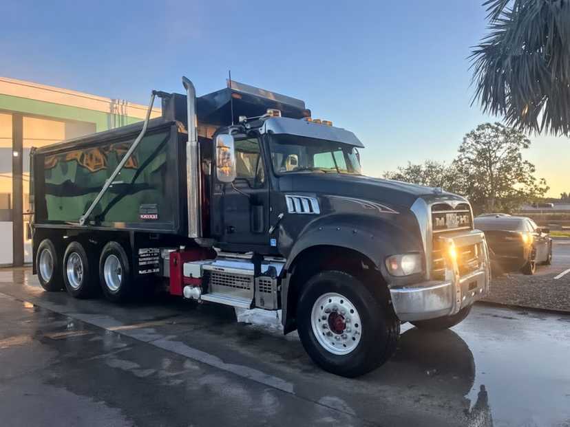 2020 Mack Granite