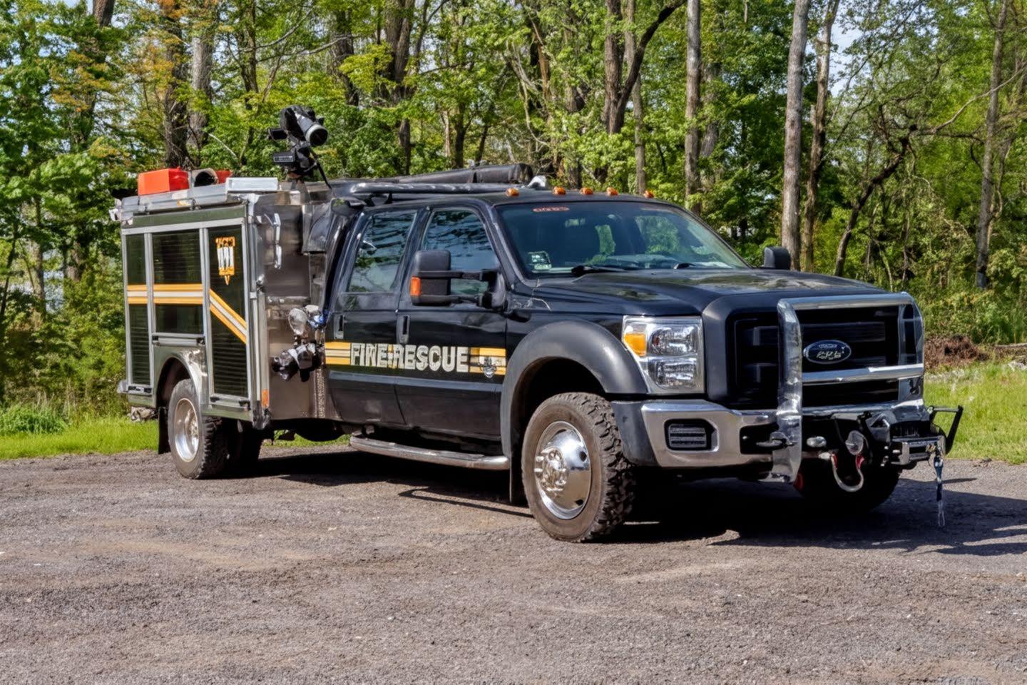 2015 Ford 4x4 Mini Pumper - image 2