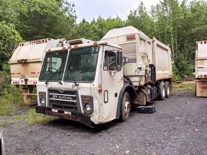 2011 Mack Heil Side Loader — photo 3