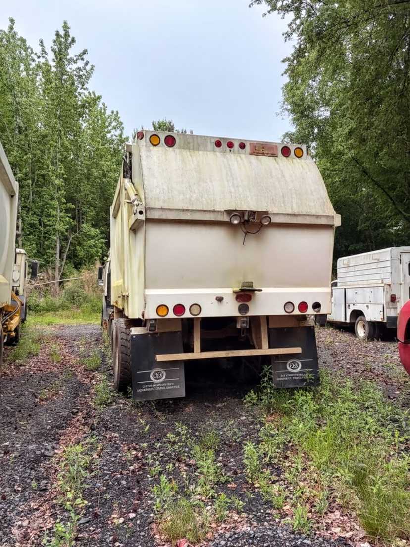 2011 Mack Heil Side Loader — photo 4