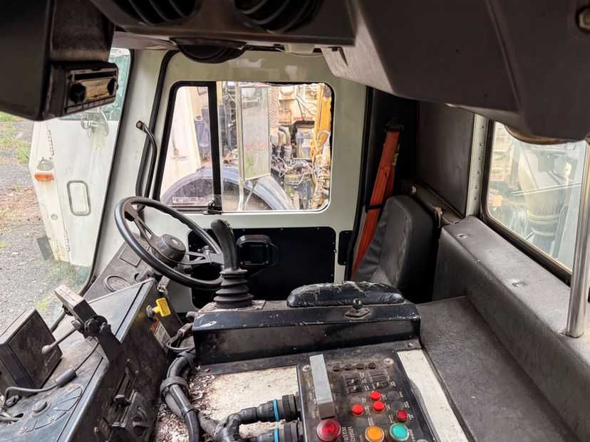 2011 Mack Heil Side Loader — photo 4