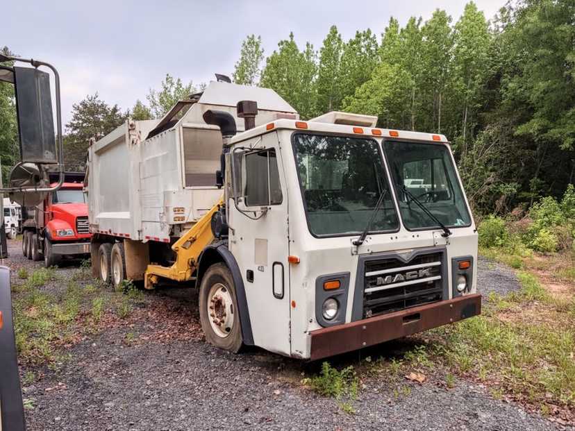 2011 Mack Heil Side Loader