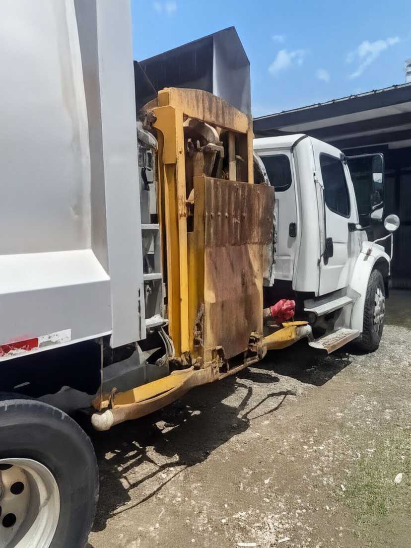 2023 Freightliner G-S Products Automated Side Loader — photo 2
