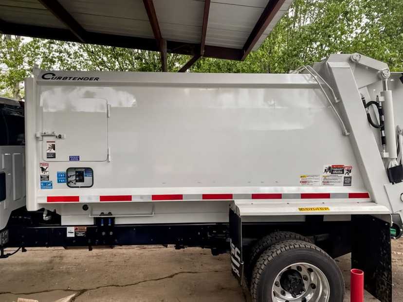 2024 Chevrolet Curbtender 4x4 Rear Loader — photo 2