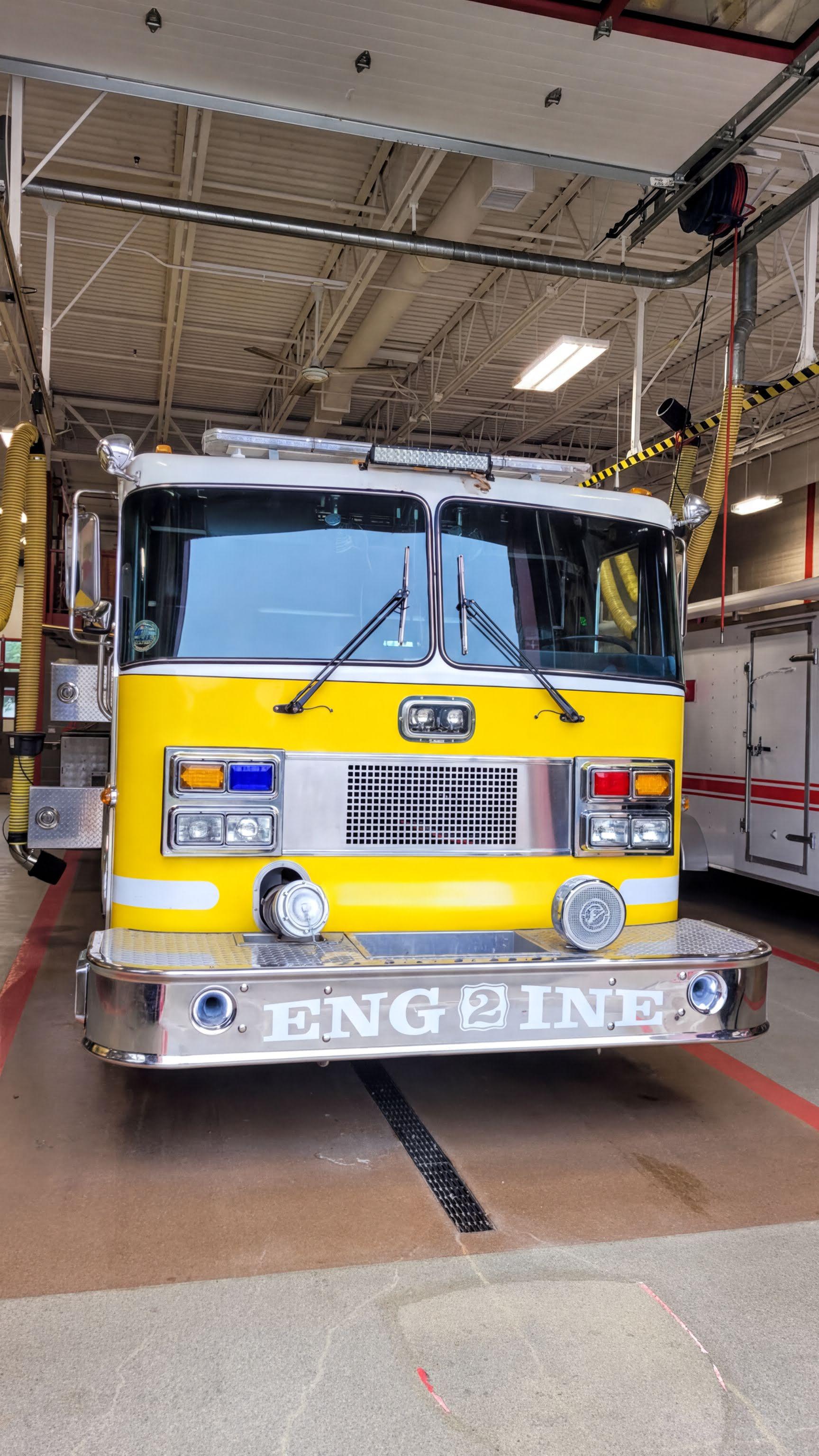 1990 E-One Pumper - image 2
