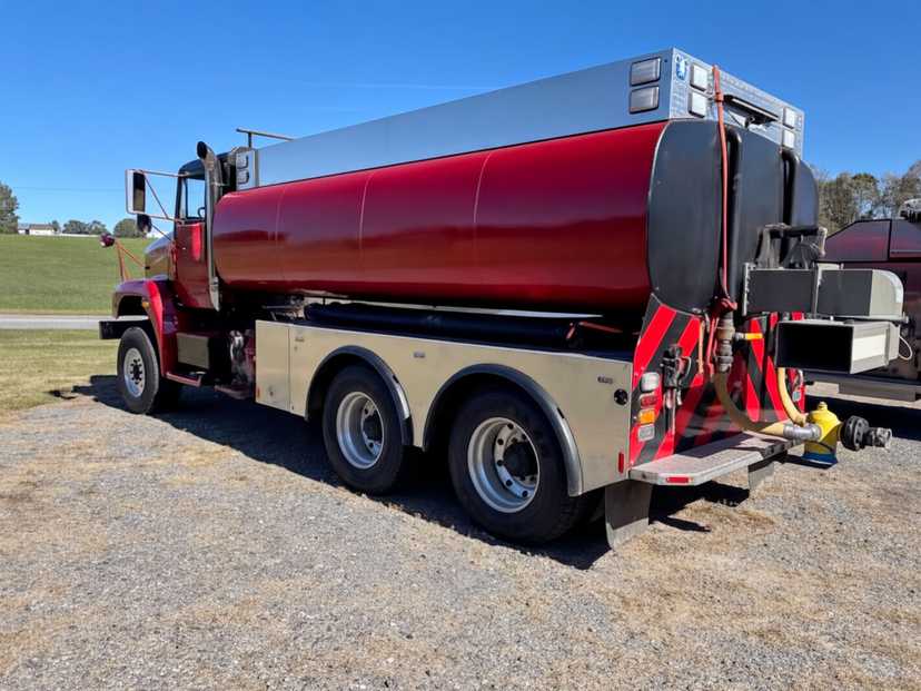 1993 Freightliner Tanker — photo 3