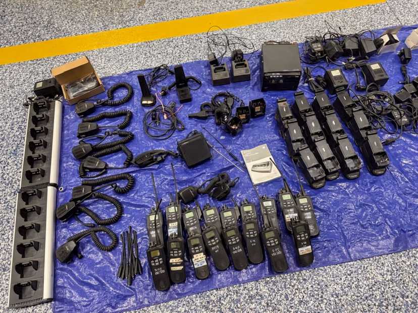 EF Johnson 800 radios — photo 3