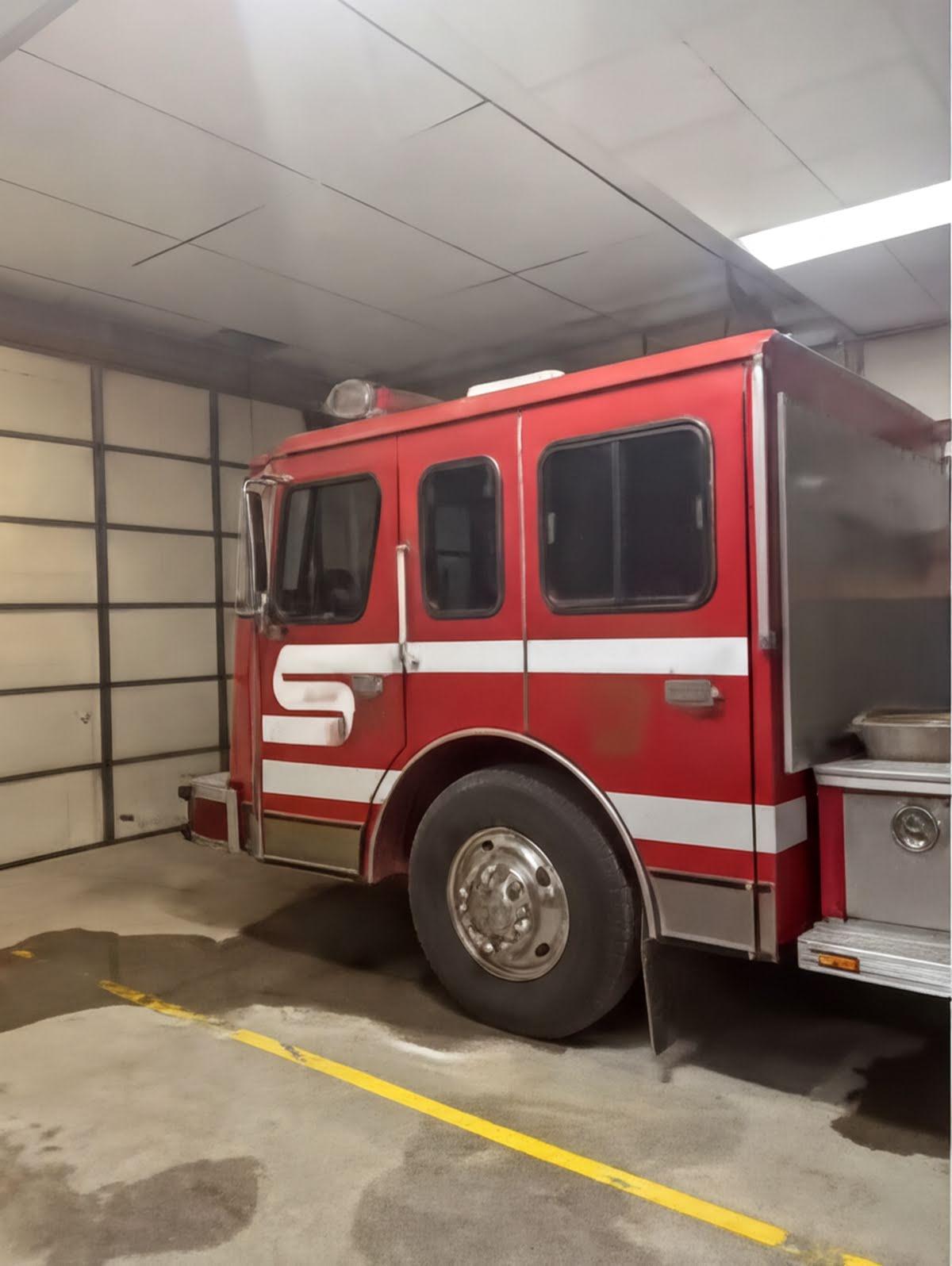 1991 E-One Hush Pumper - image 2