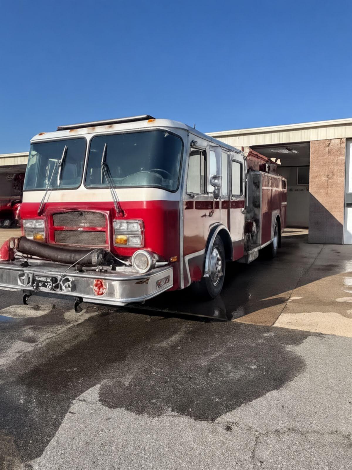 2002 E-One Pumper - image 1
