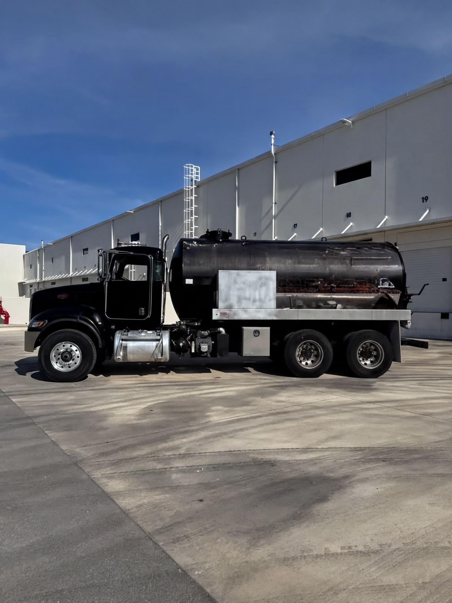 2012 Peterbilt 348 Jetter - image 2