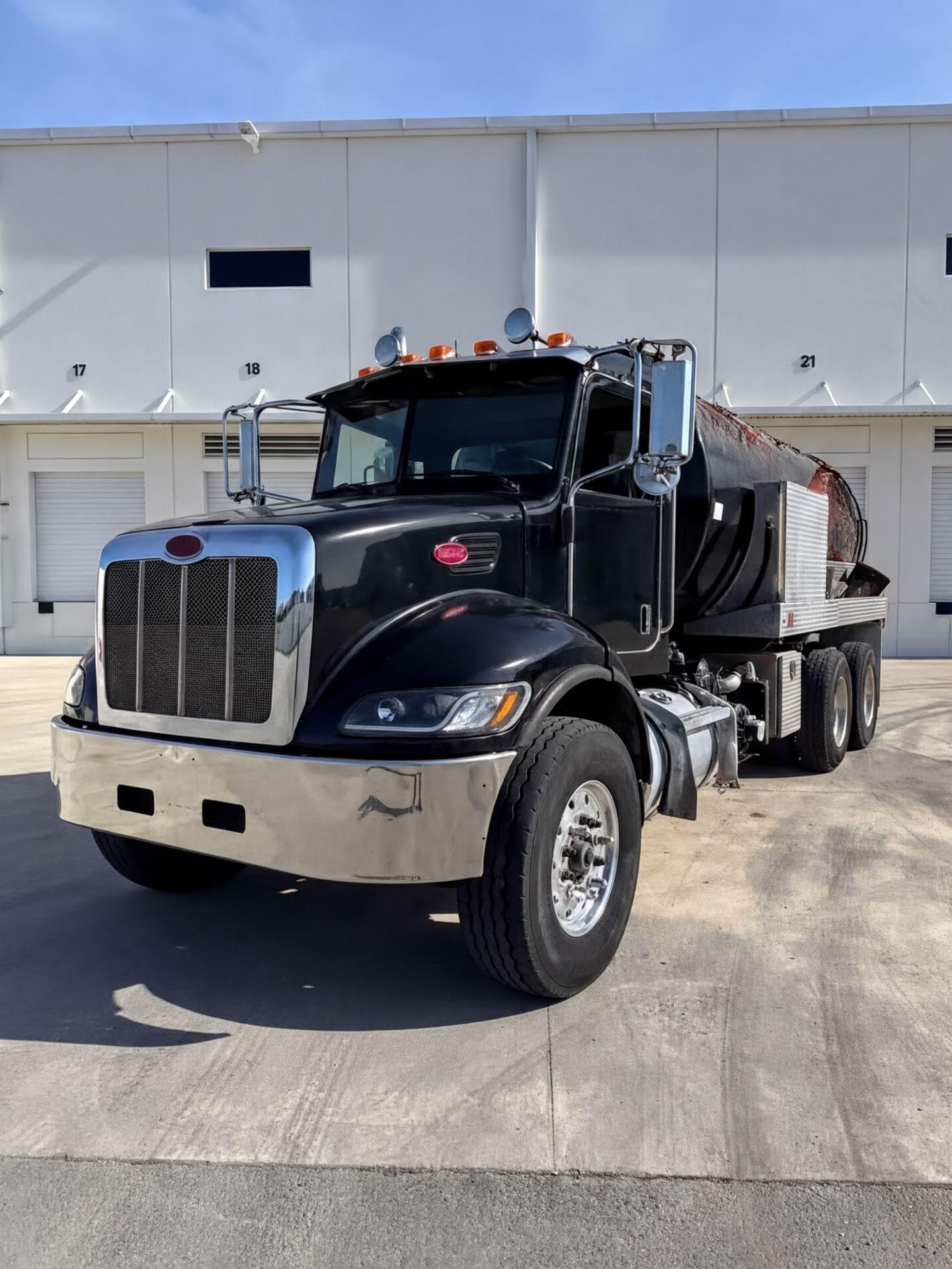 2012 Peterbilt 348 Jetter - image 1