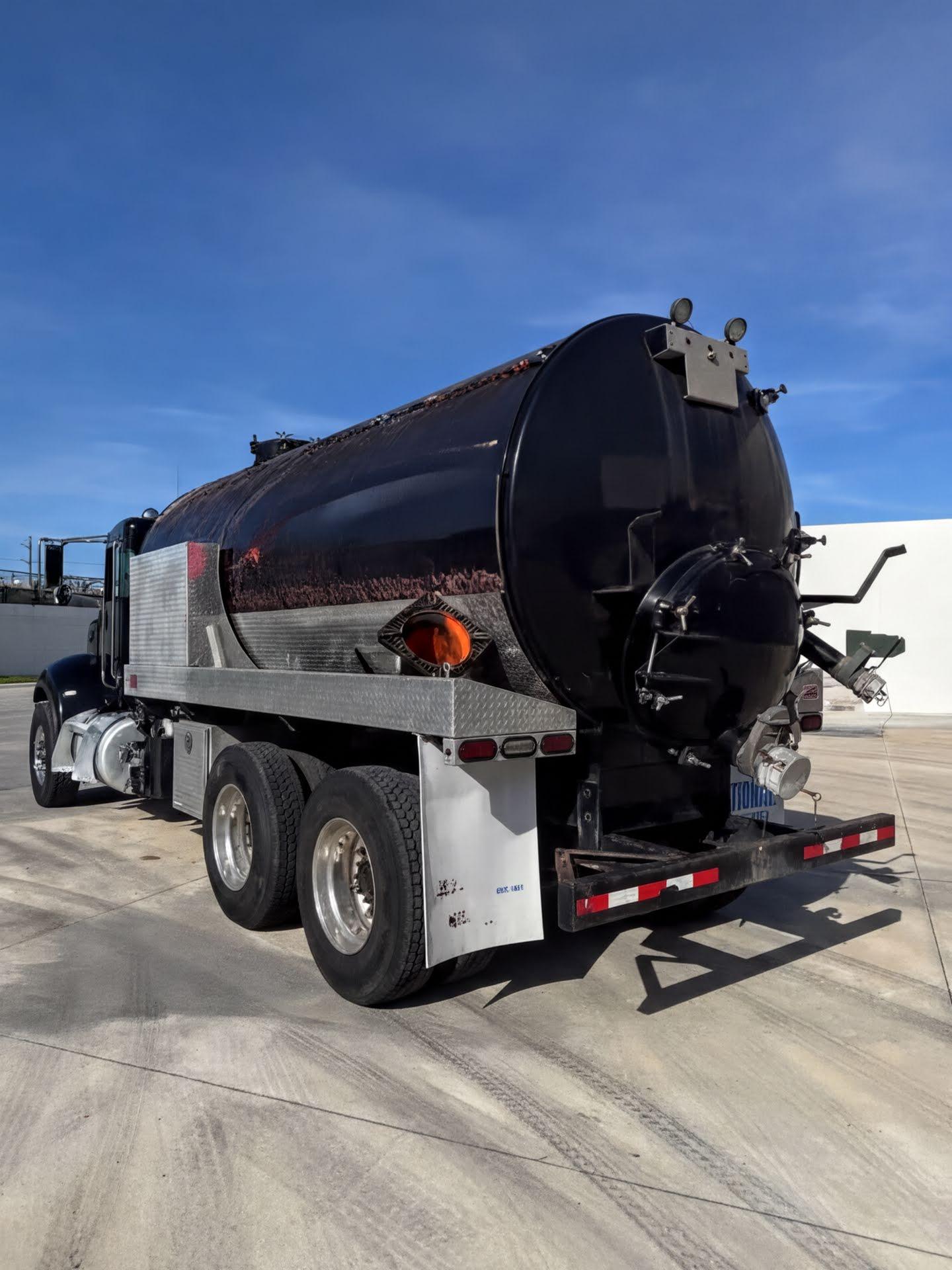 2012 Peterbilt 348 Jetter - image 3