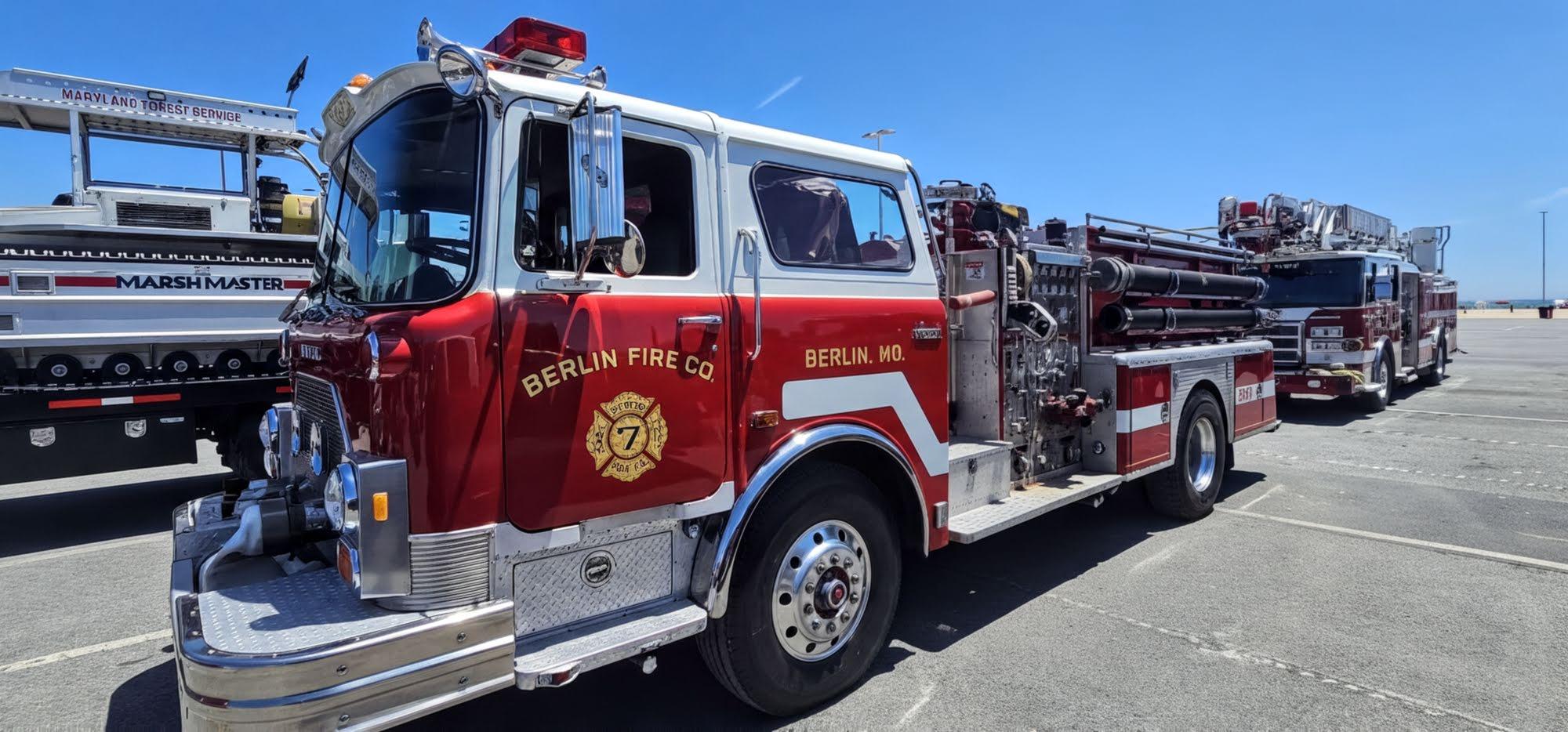 1988 Mack Pumper - image 2