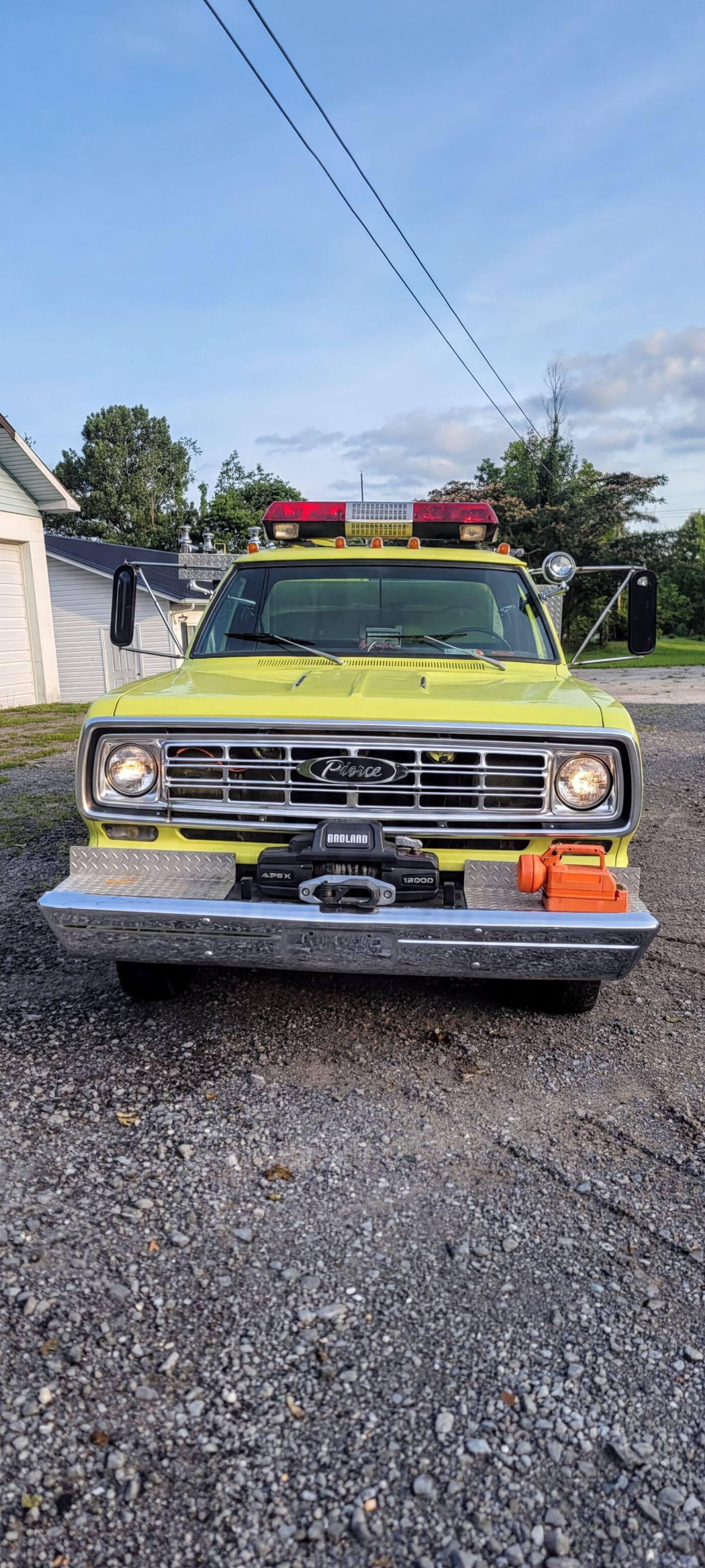 1976 E-One Dodge 4x4 Mini Pumper - image 4