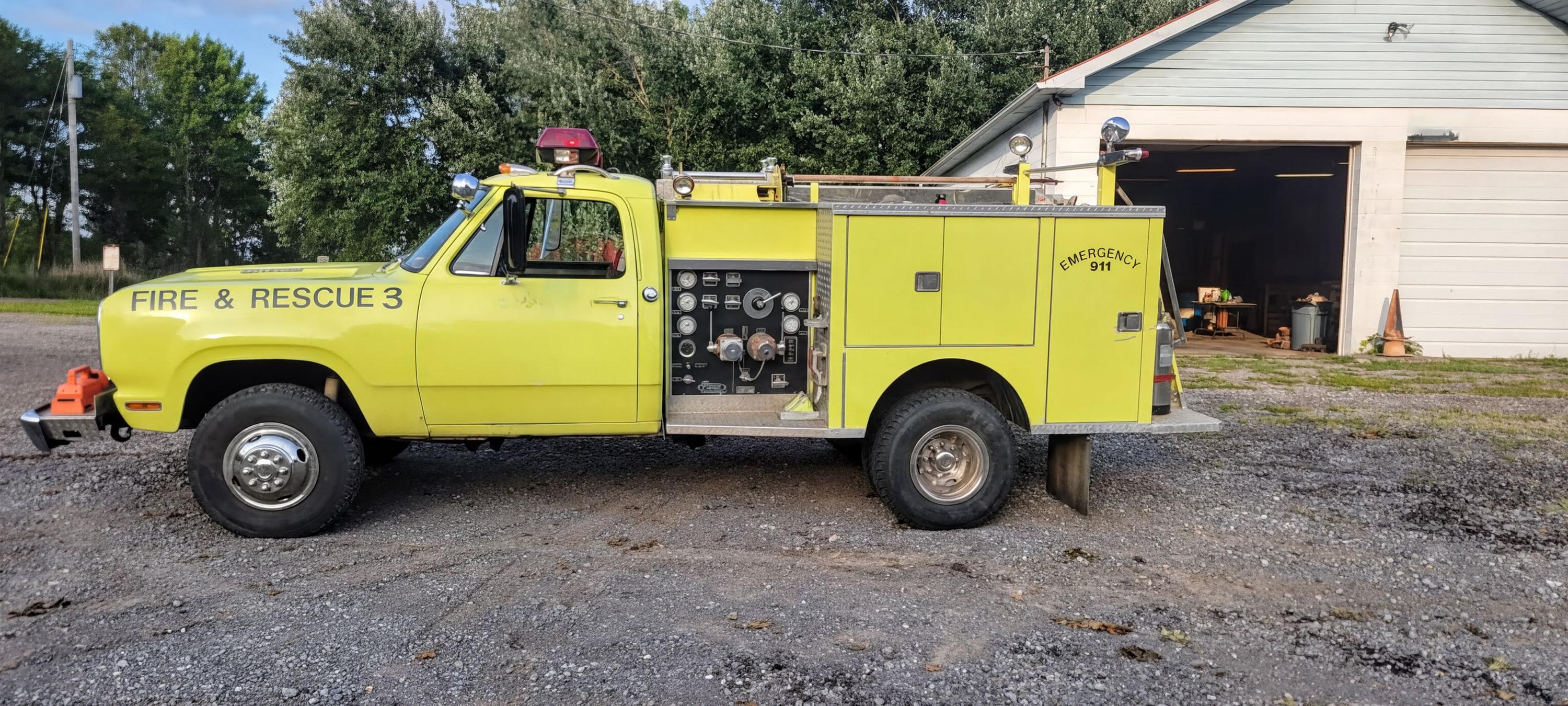 1976 E-One Dodge 4x4 Mini Pumper - image 3