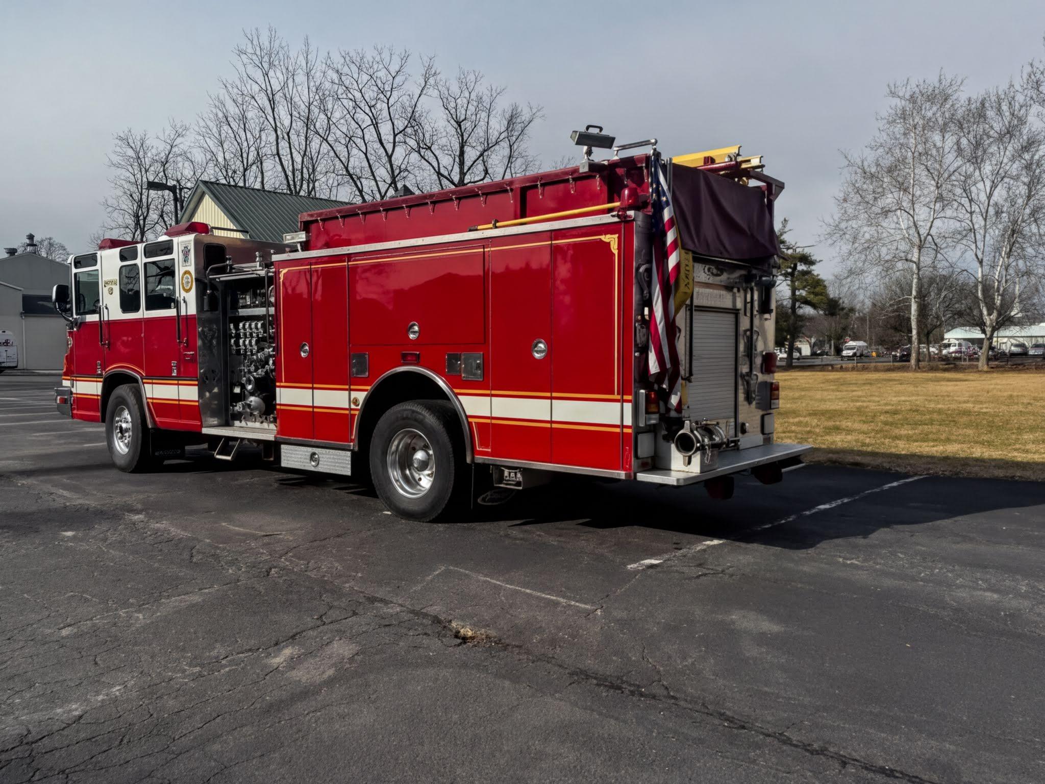 2000 Pierce Quantum Pumper - image 2