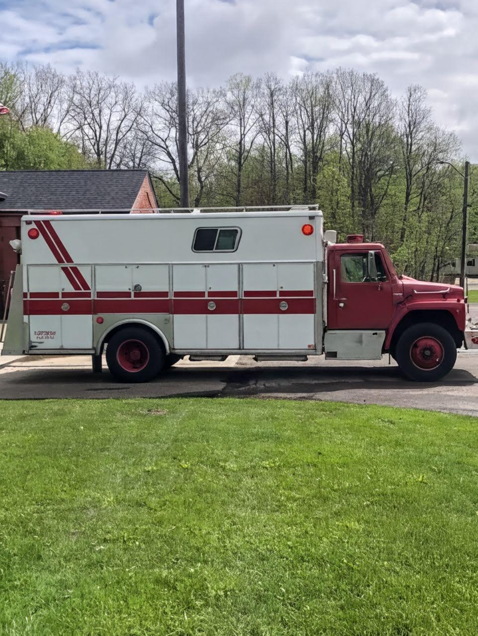 1988 International Heavy Rescue - image 2