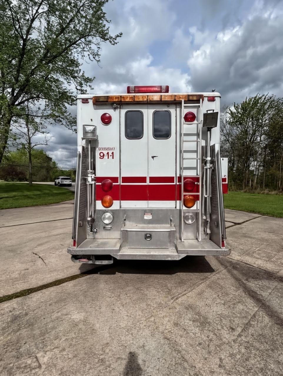 1988 International Heavy Rescue - image 5