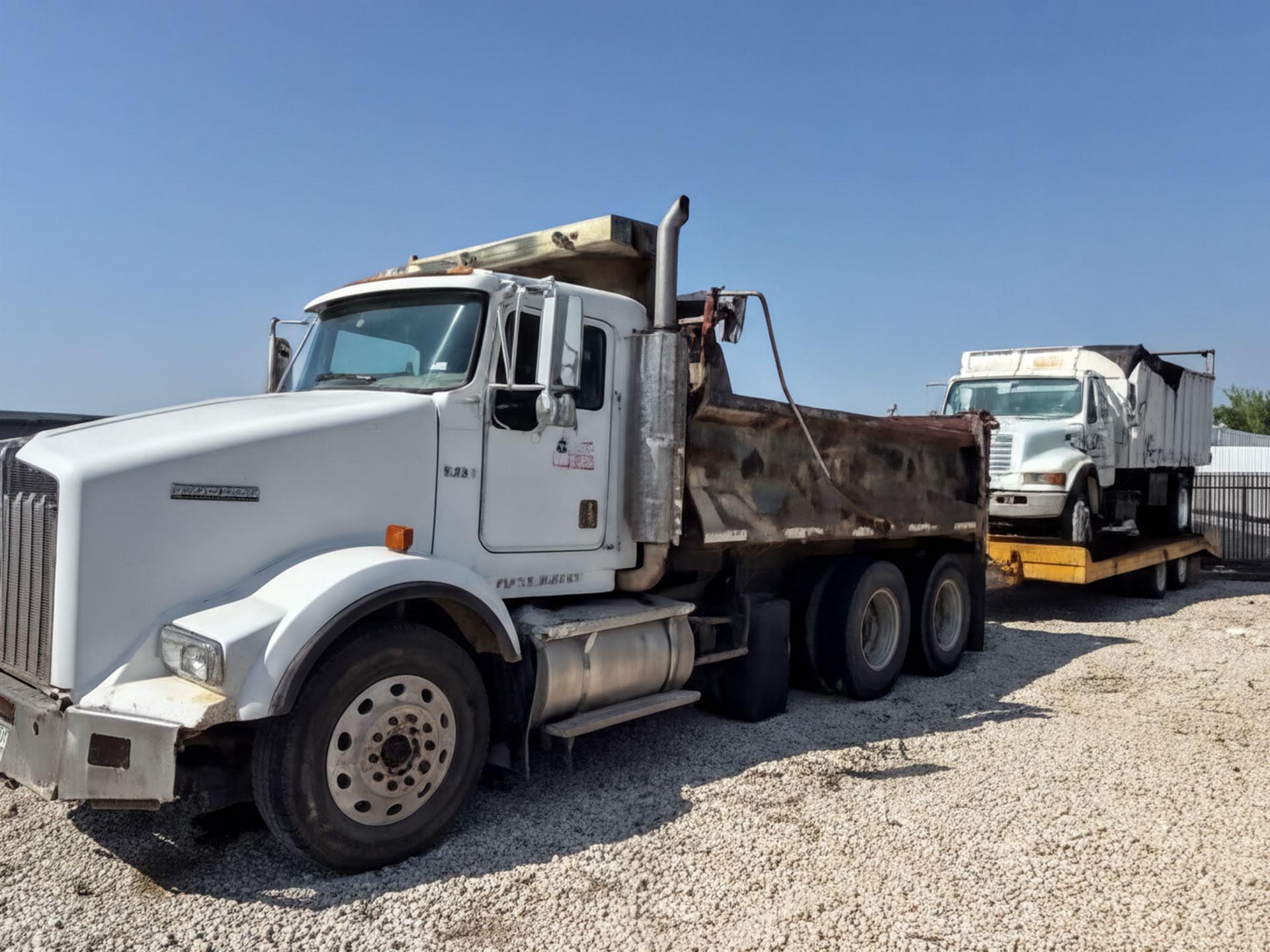 2002 Kenworth T800 with Phalen Trailer - image 4