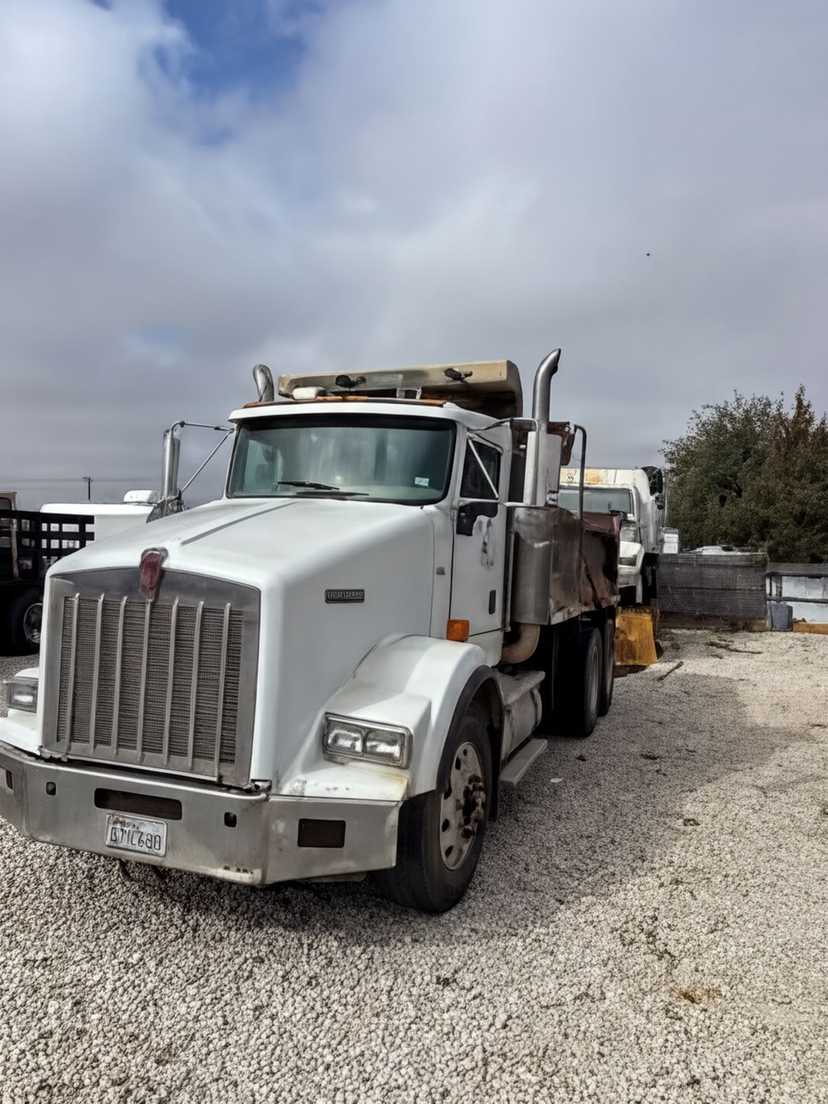 2002 Kenworth T800 with Phalen Trailer — photo 2