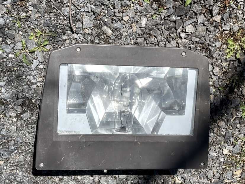 250 Watt Metal Halide/Sodium Vapor Wall Pack Lights (5) — photo 4