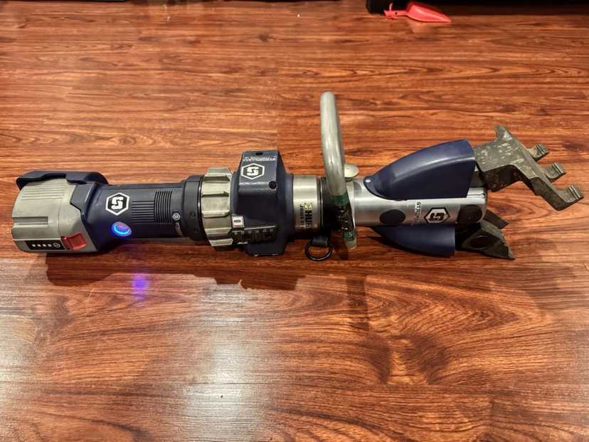 Hurst StrongArm (LE/Military) Battery Powered Combination Tool Jaws of Life — photo 2