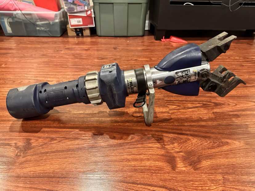 Hurst StrongArm (LE/Military) Battery Powered Combination Tool Jaws of Life — photo 5