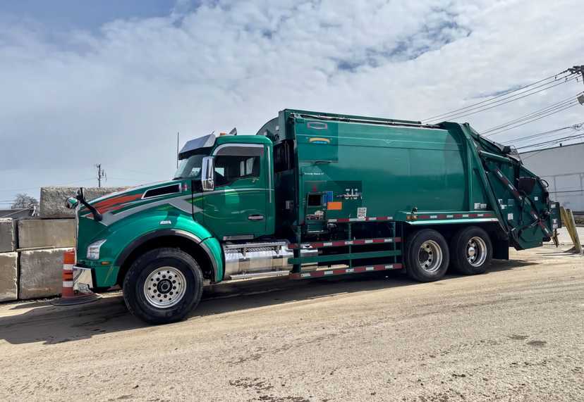 2023 Kenworth Leach Rear Loader — photo 2