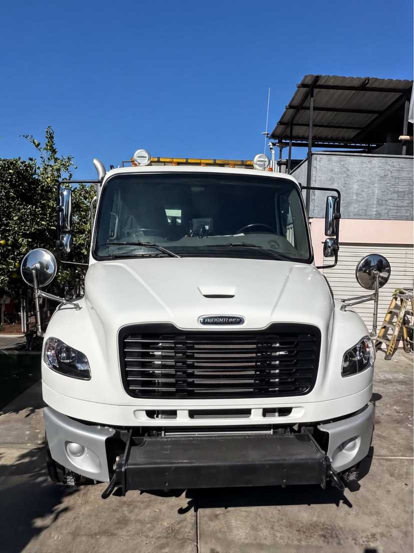 2024 Schwarze M6 Avalanche Street Sweeper - 2024 Freightliner M2 106 — photo 3