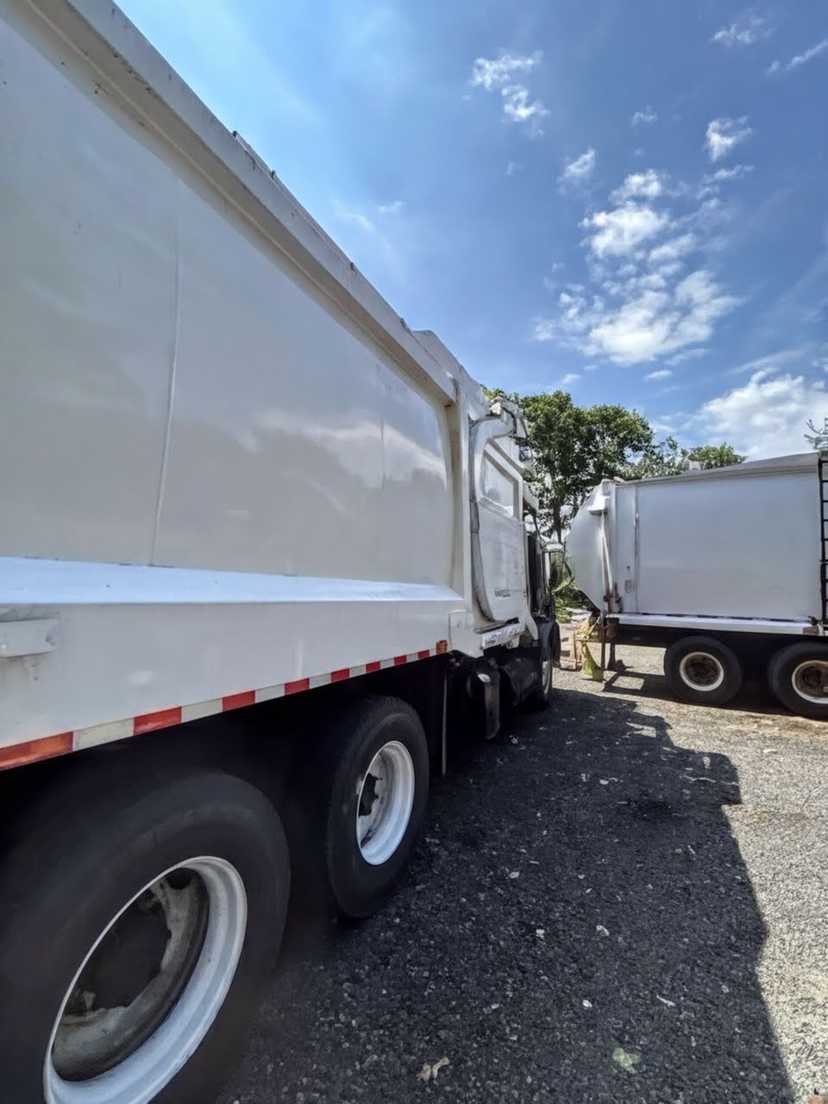 2009 Mack Heil Front Loader — photo 4