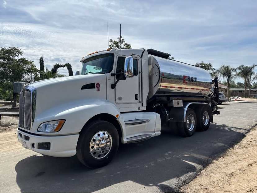2011 Kenworth T660 Bearcat 501 System Oil Asphalt Distributor Truck — photo 2